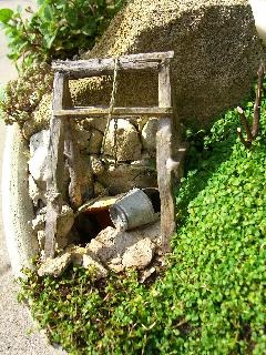 Brunnenvorrichtung zur Förderung von Grundwasser, siehe  Makrobilder